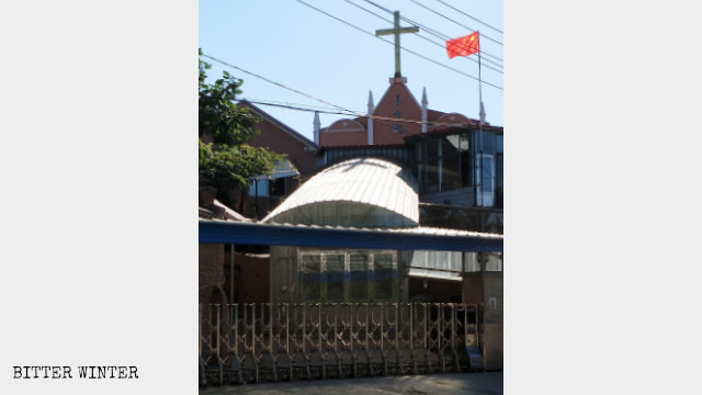 丹東市元寶區金山鎮基督教堂豎立國旗(8月中旬) 丹東市元寶區金山鎮基督教堂豎立國旗(8月中旬)