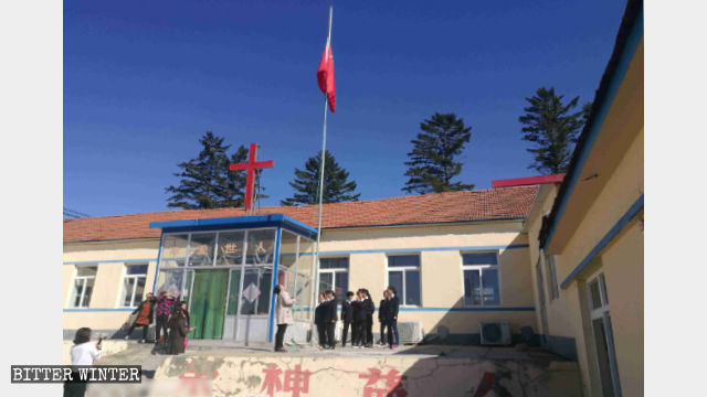 丹東市團山鎮一三自教堂豎立國旗(9月初) 丹東市團山鎮一三自教堂豎立國旗(9月初)
