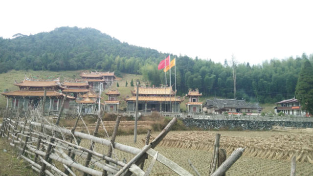 福建德化縣吾華寺豎立國旗(知情人提供) 福建德化縣吾華寺豎立國旗(知情人提供)