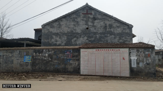 八卜教堂外牆上的十字架被拆毀 八卜教堂外牆上的十字架被拆毀