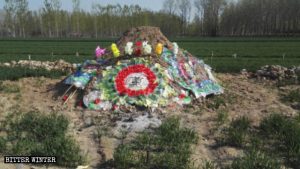 遭當局騷擾後死亡的信徒墓地