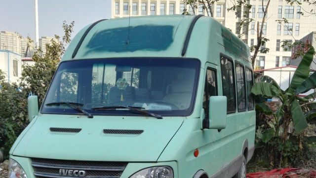 喪葬車上的清真標誌被塗抹(知情人提供) 喪葬車上的清真標誌被塗抹(知情人提供)