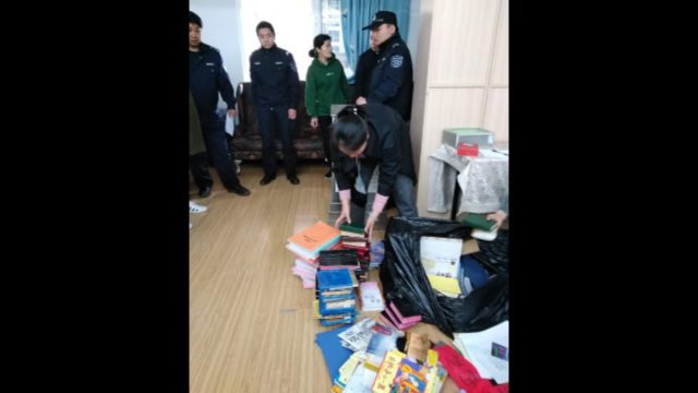 聖經等書籍被沒收(知情人提供) 聖經等書籍被沒收(知情人提供)