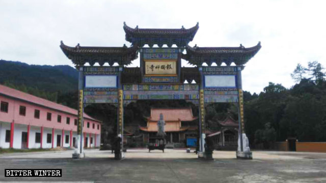 福建省报国寺始建於公元921年