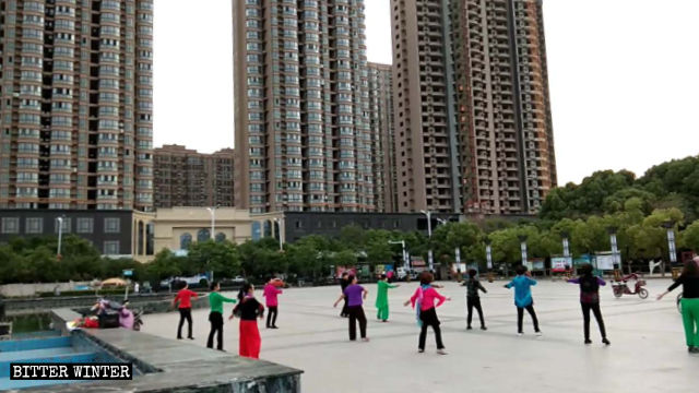 河南省民众在跳「念佛健身操」