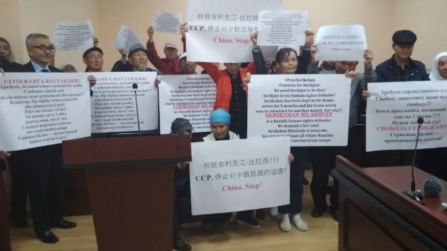 聽證會上的抗議活動 聽證會上的抗議活動