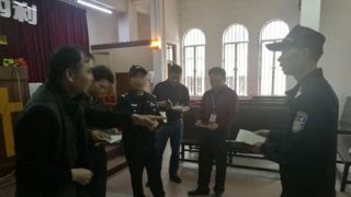 宗教局人員與警察一起檢查宗教場所（網絡圖片）