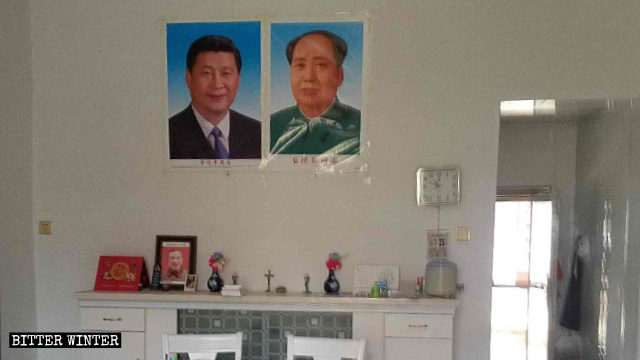 鄱陽縣一處天主教聚會點貼著習近平和毛澤東的畫像 鄱陽縣一處天主教聚會點貼著習近平和毛澤東的畫像