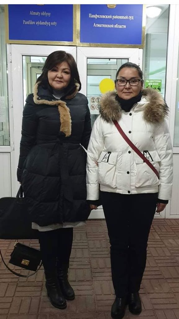 凱莎·阿坎與她的代理律師艾曼·烏瑪洛娃