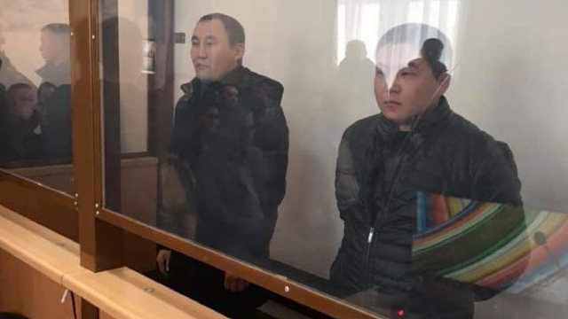 阿里木和木沙汗在宰桑法院聽證會上。