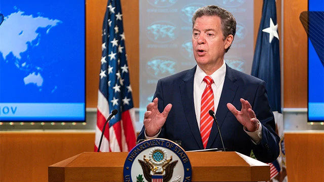 美國政府國際宗教自由無任所大使山姆·布朗巴克(Sam Brownback)(公共領域)