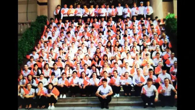 升旗儀式後維吾爾勞工集體合影