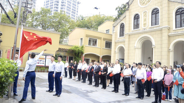 今年9月23日，江蘇省南京市秦淮區石鼓路天主堂廣場舉辦愛國主義教育活動，首先舉行升國旗儀式（網絡圖片）