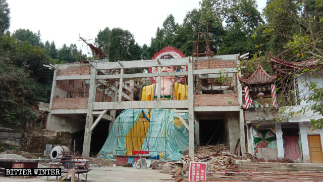 雲霄大佛寺內露天大佛被封蓋